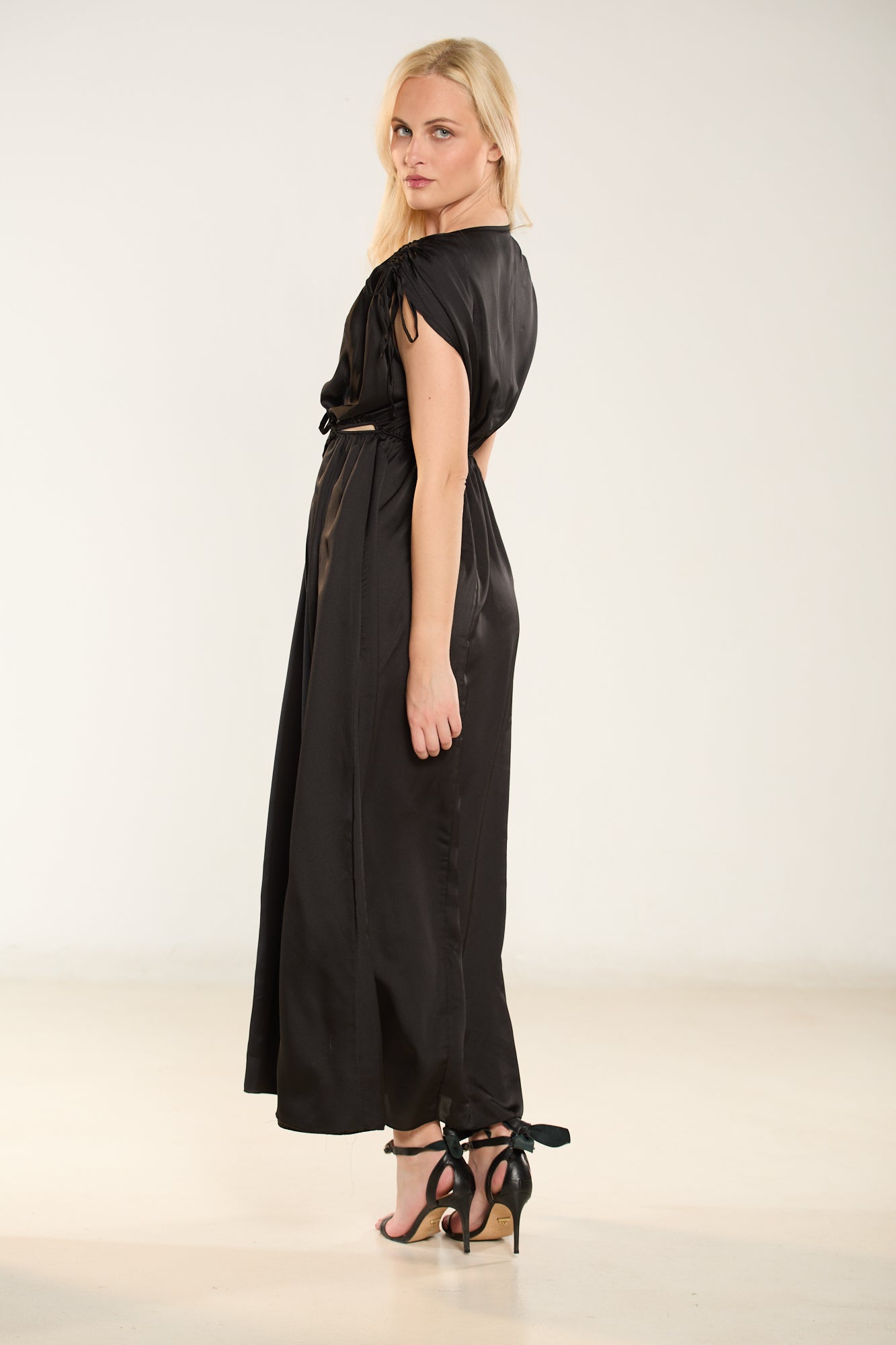 ΦΟΡΕΜΑ CUT-OUT ΣΑΤΕΝ ΜΑΥΡΟ