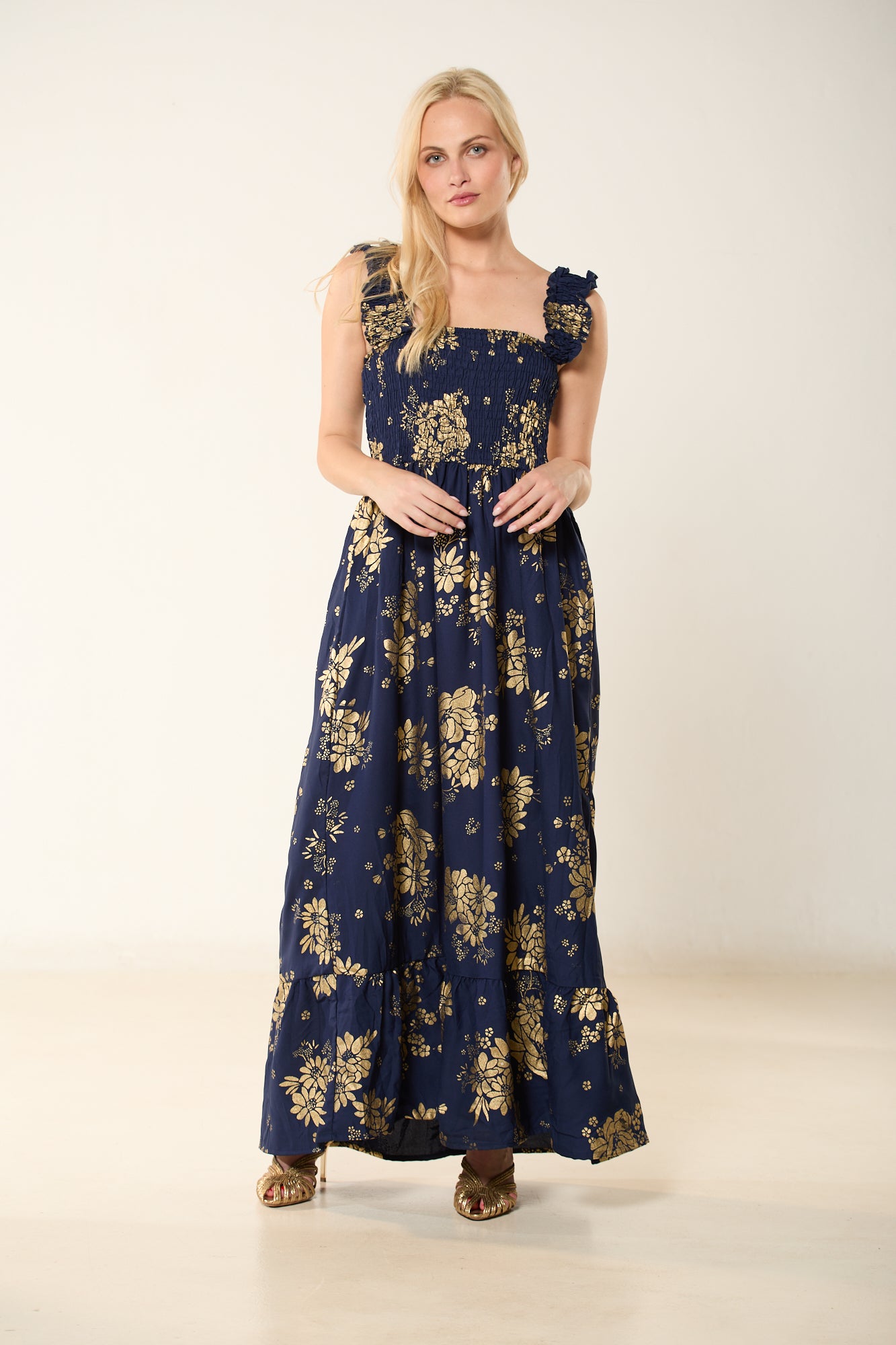 ΦΟΡΕΜΑ ΜΠΛΕ ΜΕ ΒΟΛΑΝ ΣΤΟΥΣ ΩΜΟΥΣ