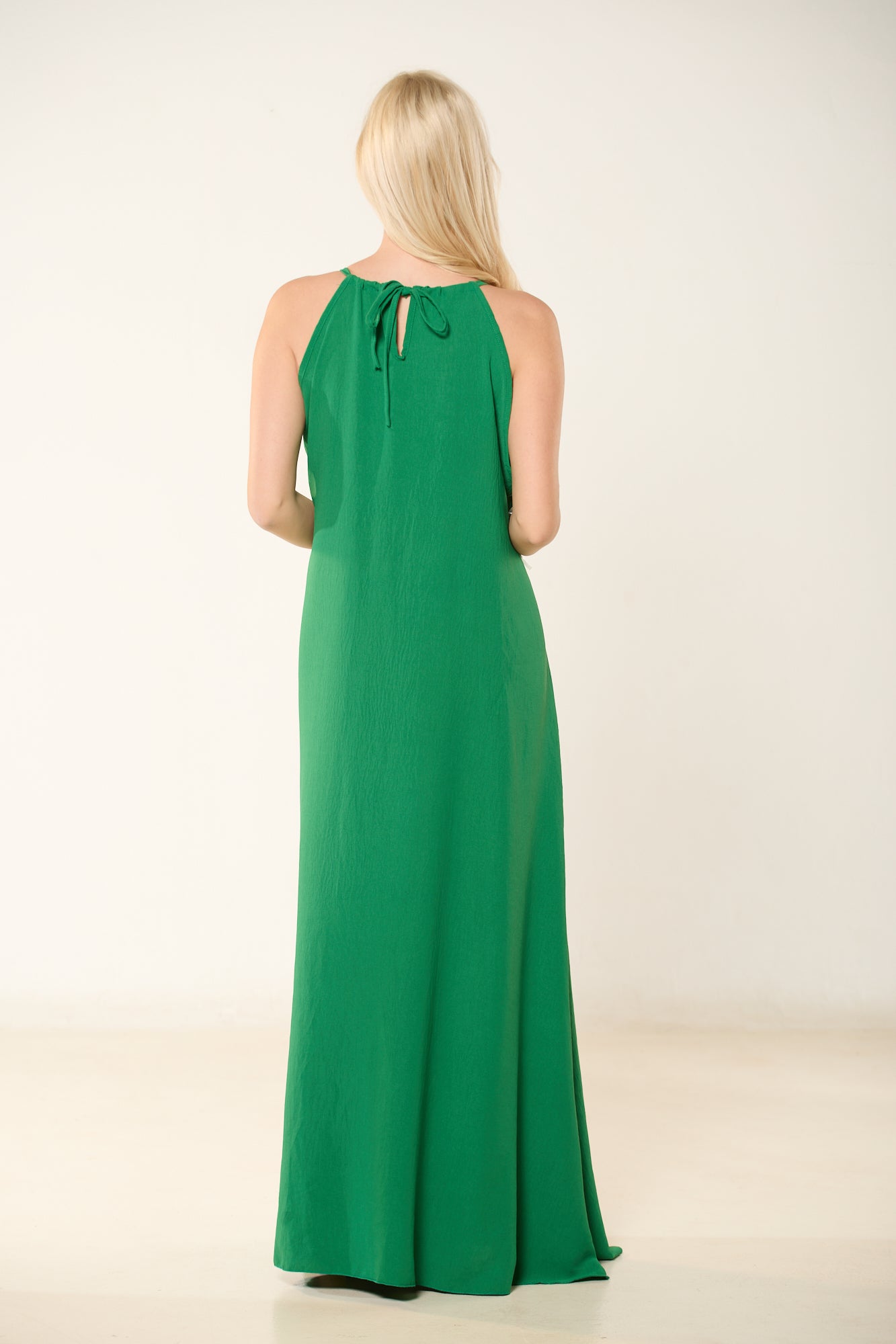 ΦΟΡΕΜΑ ΣΜΑΡΑΓΔΙ ΜΑΚΡΥ ΜΕ ΔΕΣΙΜΟ ΣΤΟΝ ΛΑΙΜΟ