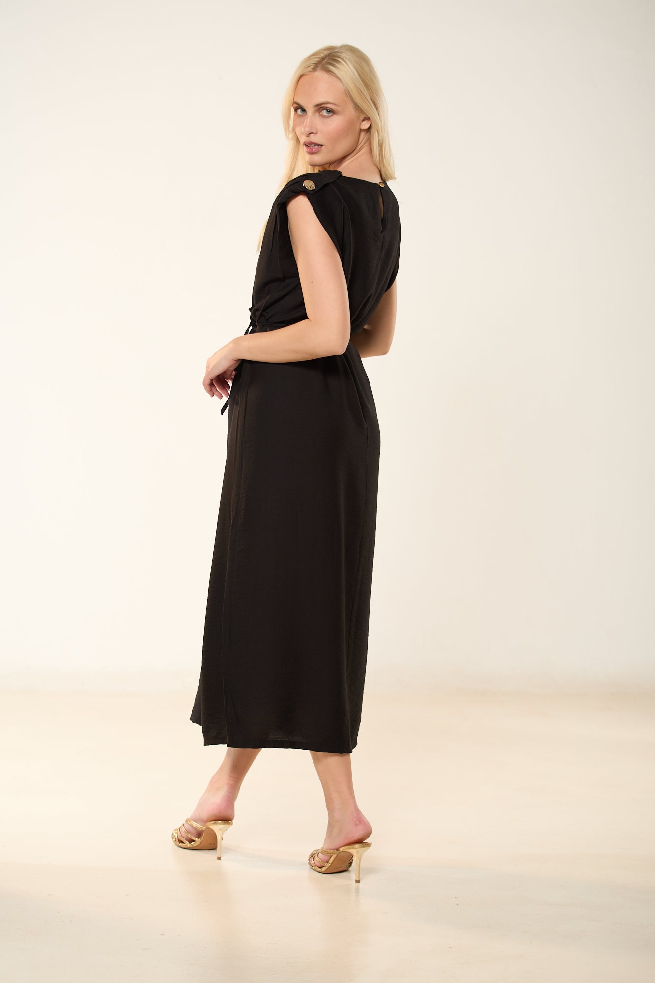 ΦΟΡΕΜΑ ΜΕ ΒΑΤΕΣ ΚΑΙ ΖΩΝΗ ΜΑΥΡΟ