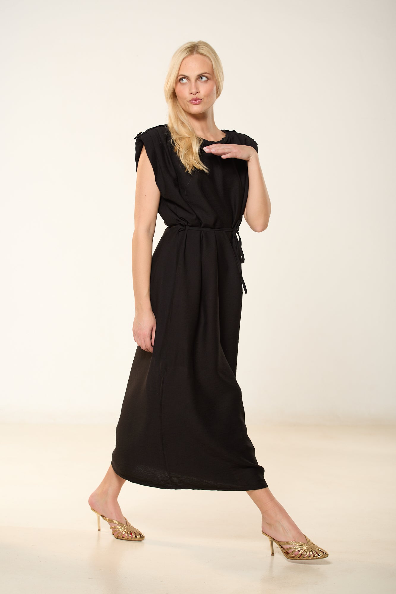 ΦΟΡΕΜΑ ΜΕ ΒΑΤΕΣ ΚΑΙ ΖΩΝΗ ΜΑΥΡΟ