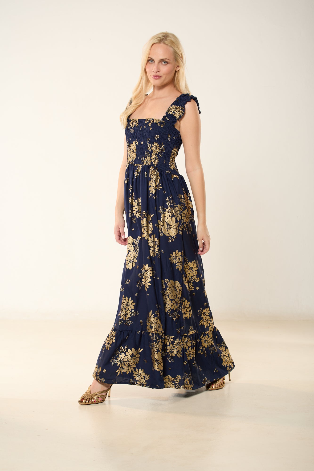 ΦΟΡΕΜΑ ΜΠΛΕ ΜΕ ΒΟΛΑΝ ΣΤΟΥΣ ΩΜΟΥΣ